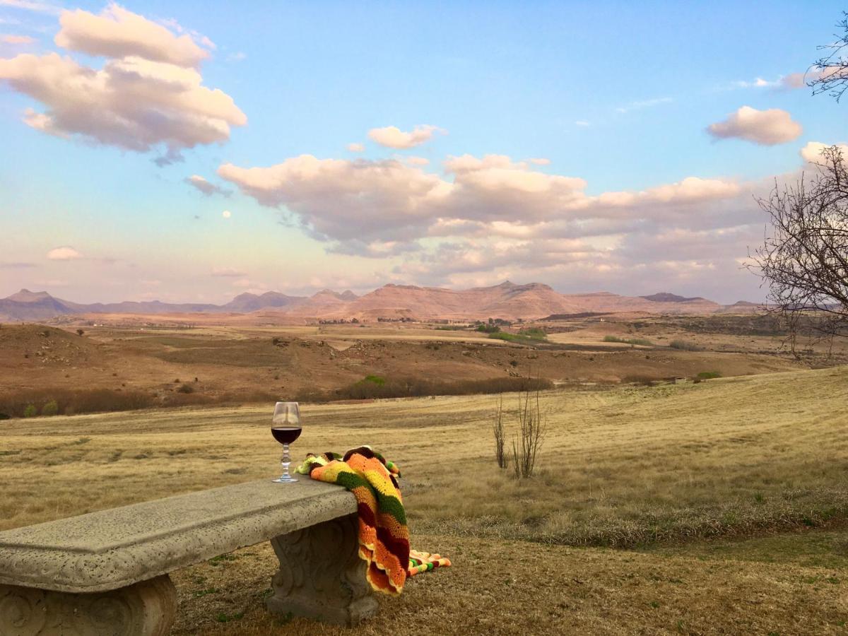 Jovali Clarens Hotel ภายนอก รูปภาพ
