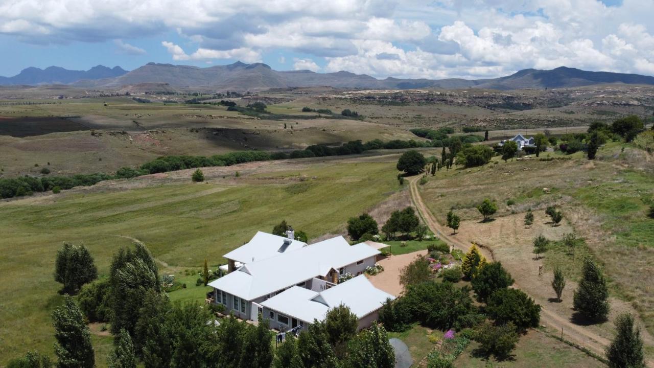 Jovali Clarens Hotel ภายนอก รูปภาพ